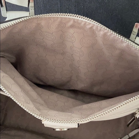 Michael Kors Handbag - Picture 6 of 8